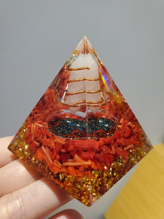 J963 能量金字塔雙尖粉水晶手掌保護眼 Size 5cmX5cm