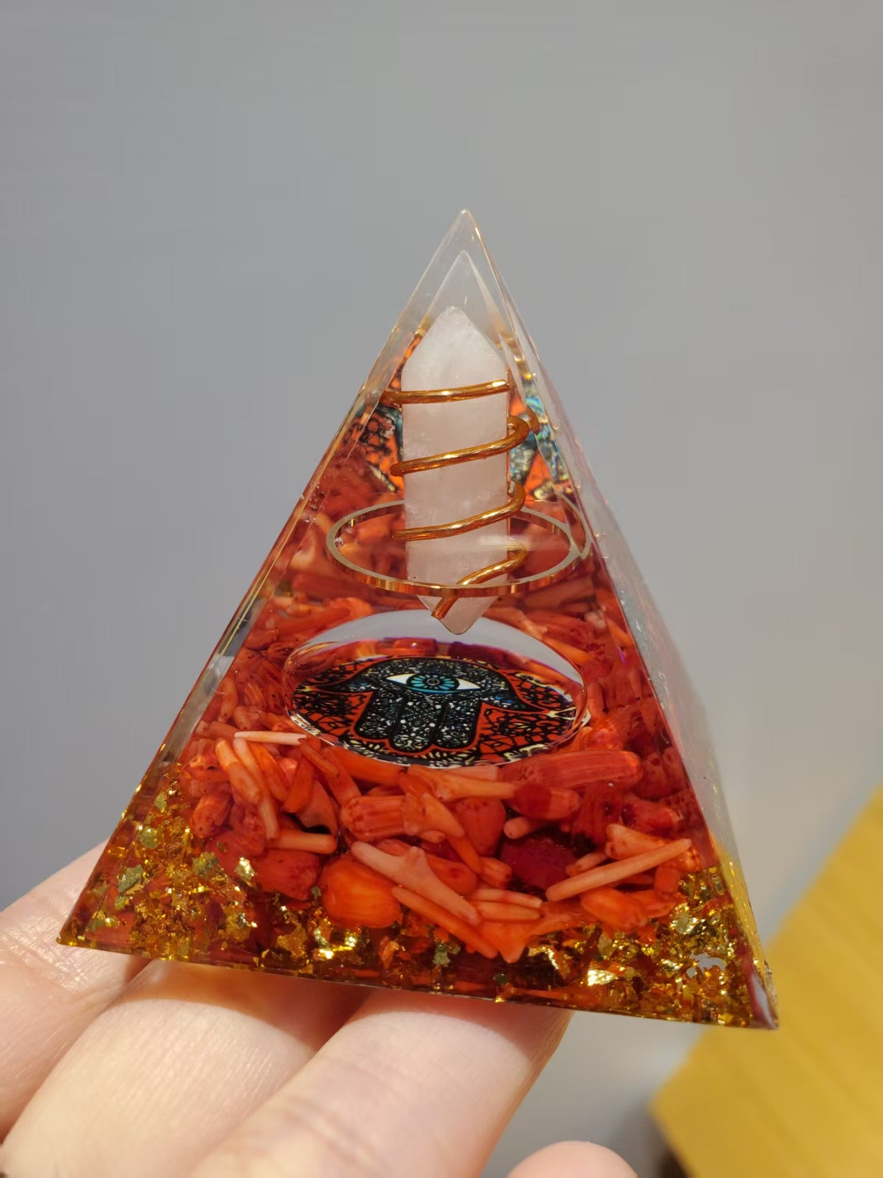 J963 能量金字塔雙尖粉水晶手掌保護眼 Size 5cmX5cm