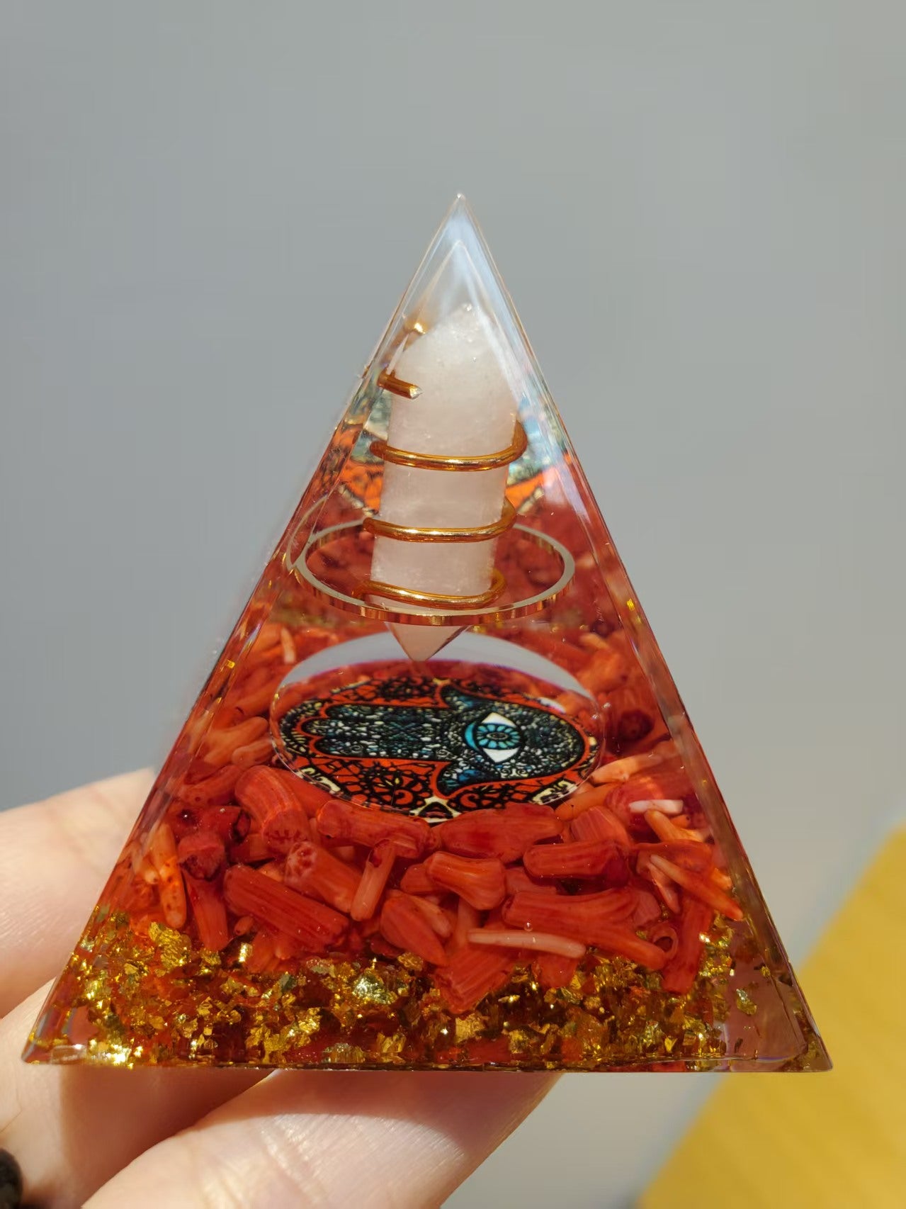J963 能量金字塔雙尖粉水晶手掌保護眼 Size 5cmX5cm