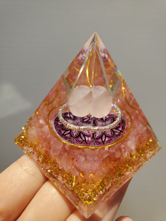 J966 能量金字塔鎖定目標粉水晶生命之種子 Size 5cmX5cm