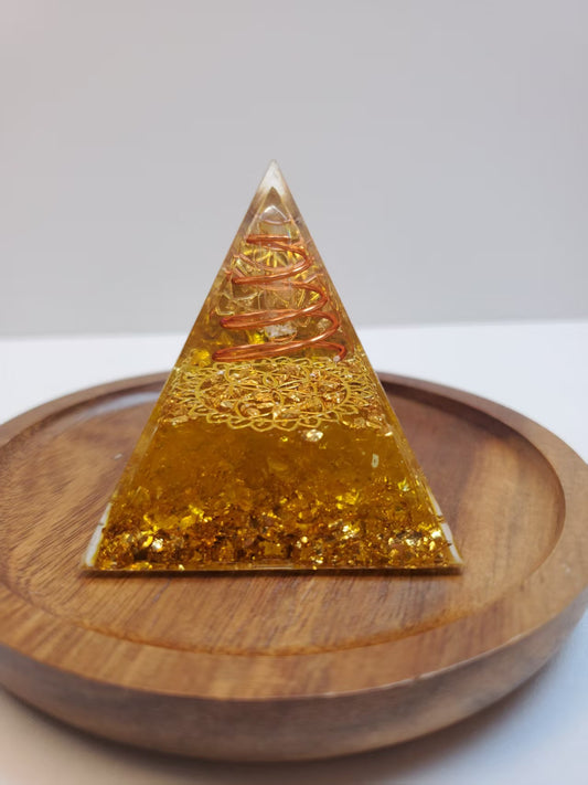 J962 能量金字塔黃水晶生命之種子 Size 5cmX5cm