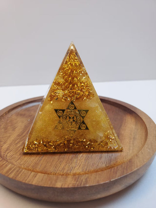 J965 能量金字塔黃水晶金菠蘿樹 Size 5cmX5cm