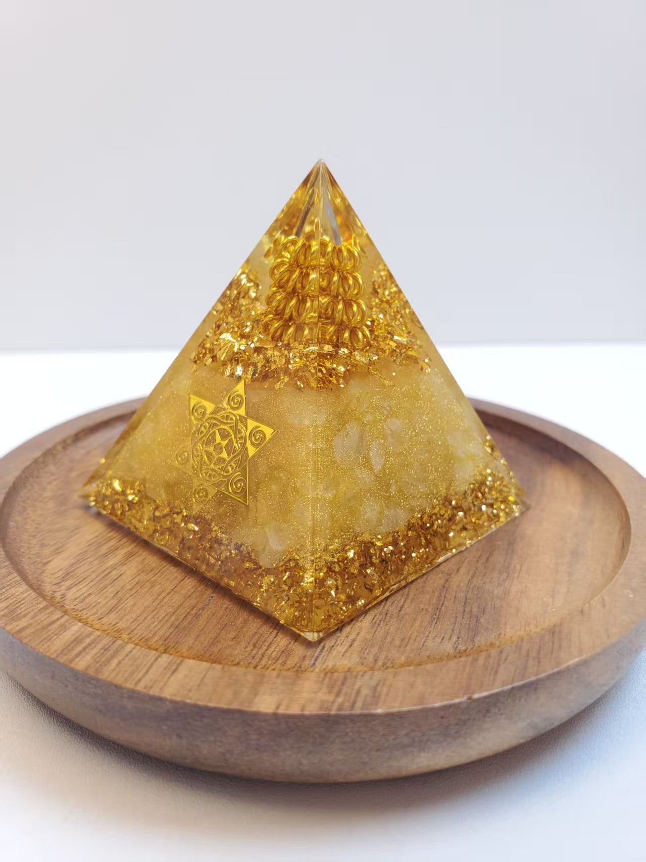 J965 能量金字塔黃水晶金菠蘿樹 Size 5cmX5cm