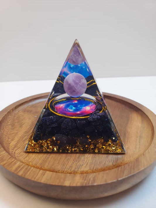 J952 能量金字塔紫宇宙智慧紫水晶球 Size 5cmX5cm