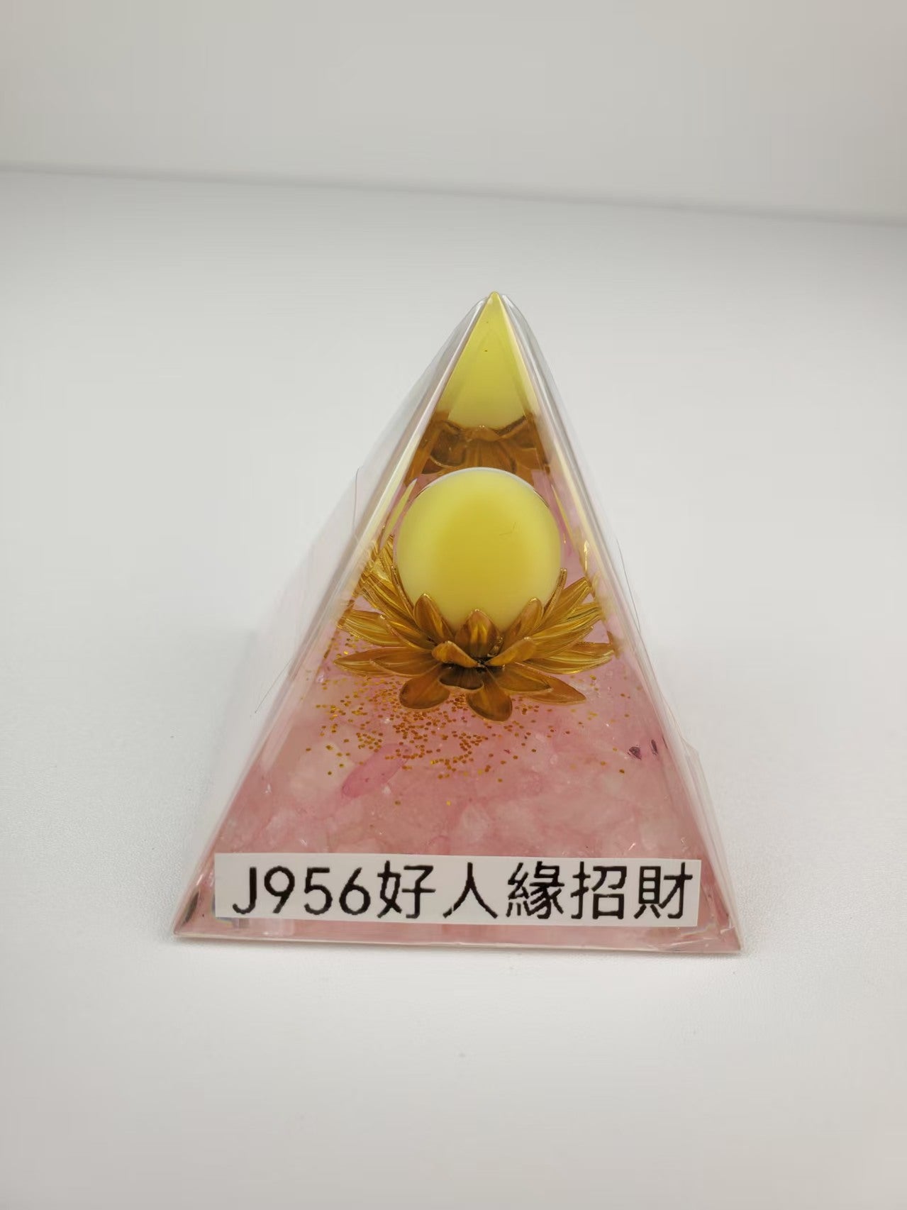 J956 能量金字塔招財觀音蓮花粉水晶 Size 5cmX5cm