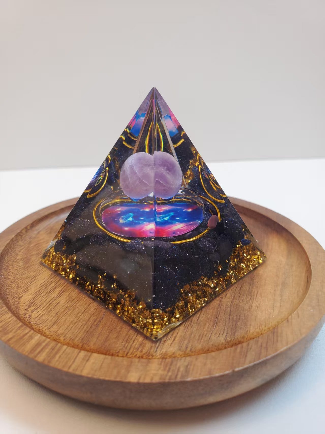 J952 能量金字塔紫宇宙智慧紫水晶球 Size 5cmX5cm